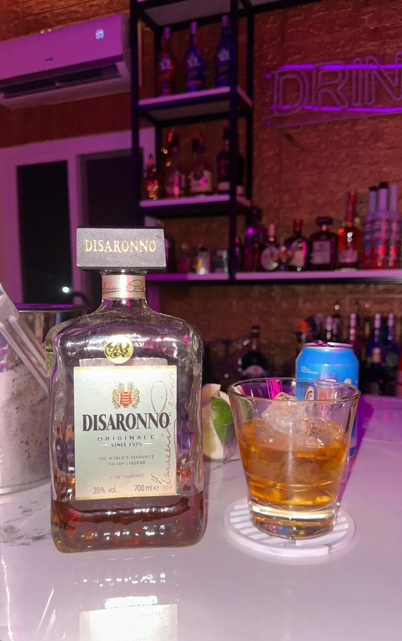 Disaronno cóctel en la barra