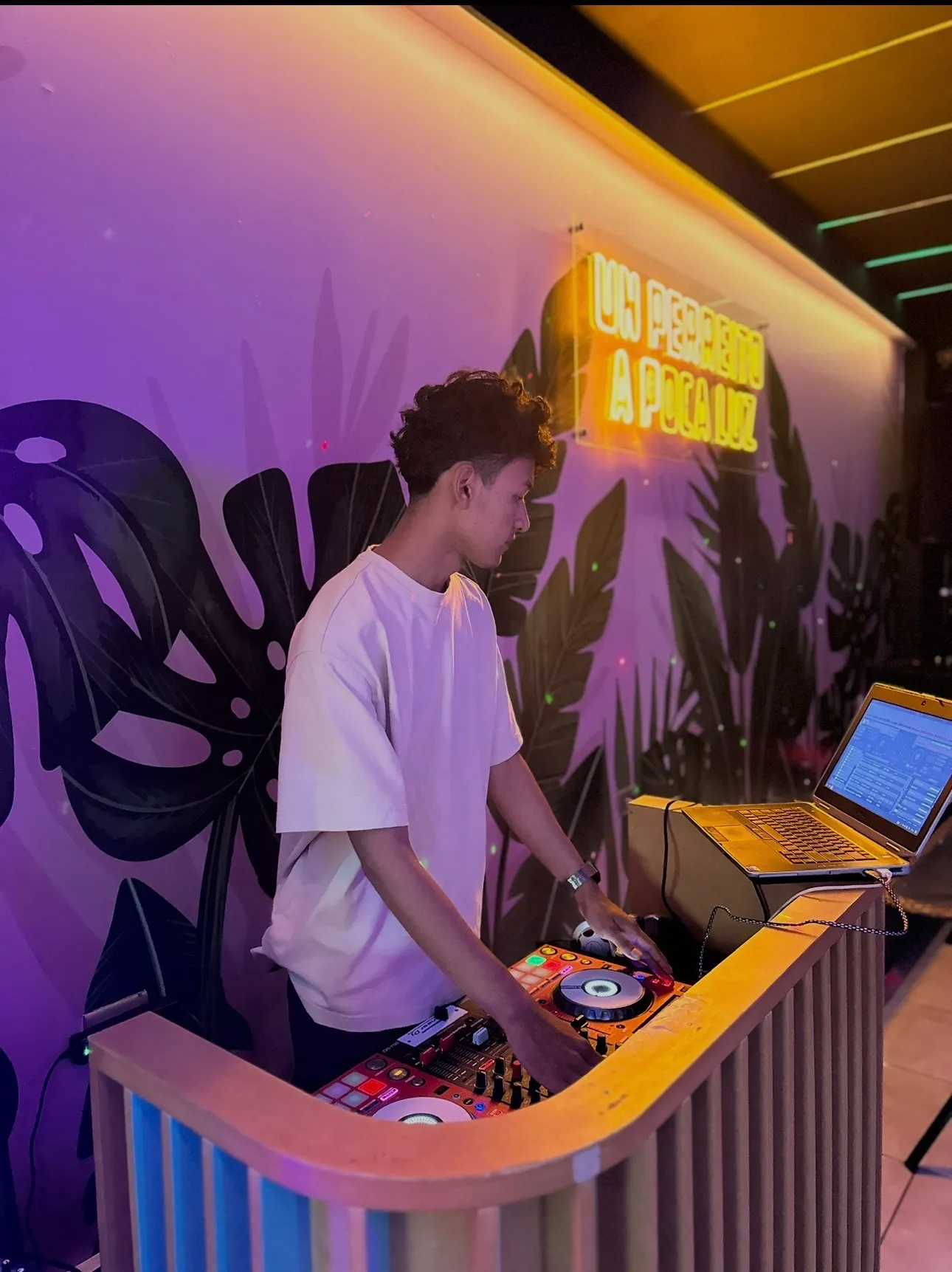 DJ OGX en cabina