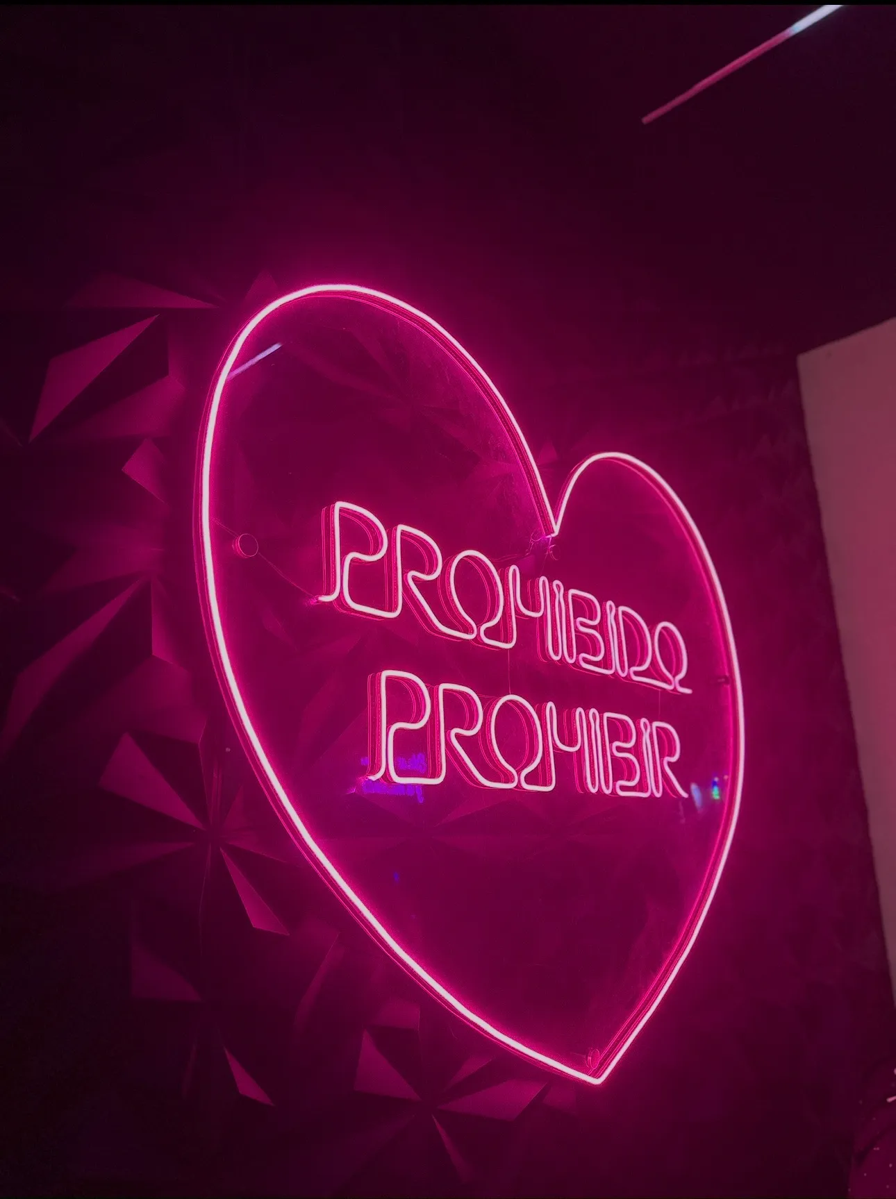 Closeup of the Prohibido Prohibir heart neon