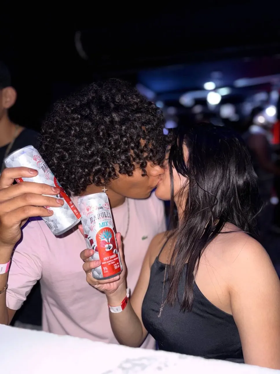 Couple kissing with Barullo Mix cans at Single's Bar, Puerto Barrios